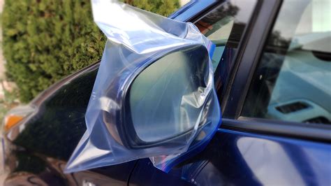 putting ziplock on car mirror.